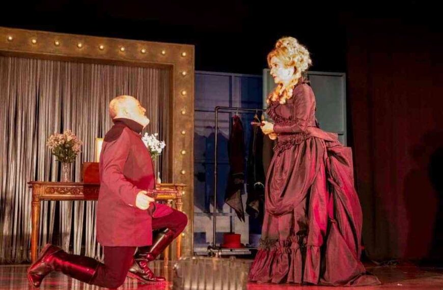 Vuelve la ‘cultura segura’ a Carrizosa, que acaba de estrenar en su Teatro Municipal la obra “¡Atchúusss!”, de La Gruta Teatro