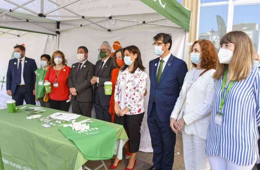 La cuestación de la AECC ha contado con la participación de representantes políticos de Ciudad Real