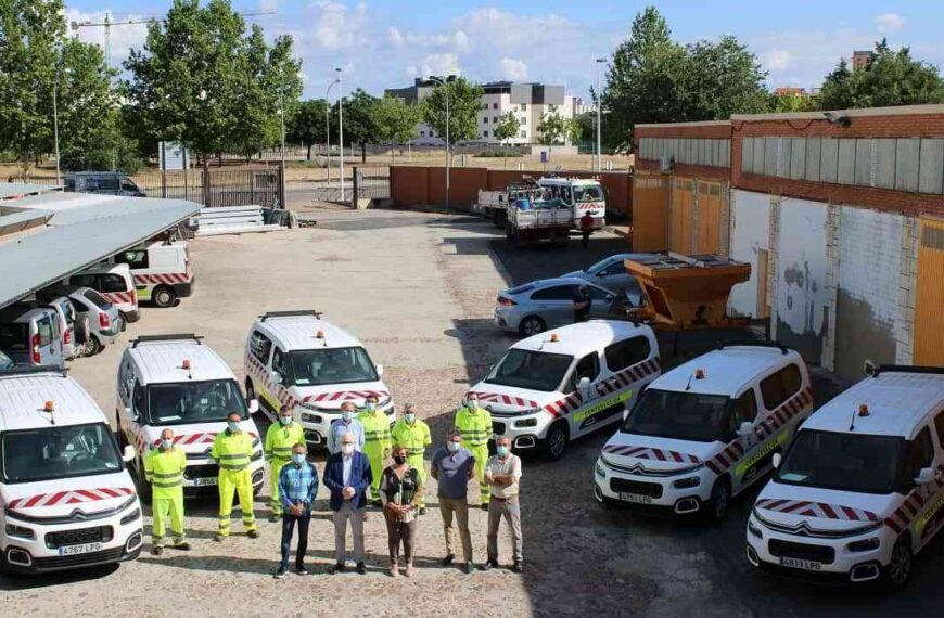Las brigadas de carreteras de Ciudad Real tienen seis nuevas furgonetas en las que el Gobierno de Castilla-La Mancha ha invertido 110.000 euros