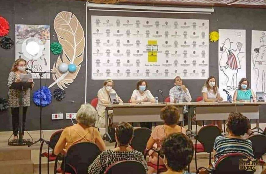 Encuentro literario con Rafael Cabanillas del Club de Lectura de la Biblioteca de Tomelloso