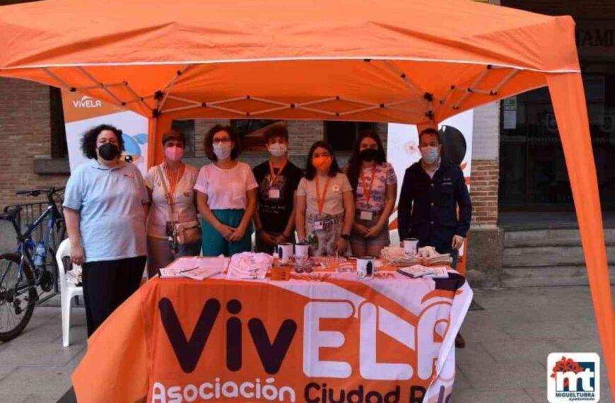 Mesa petitoria de la Asociación de Esclerosis Lateral Amiotrófica de Ciudad Real «VivELA” en Miguelturra