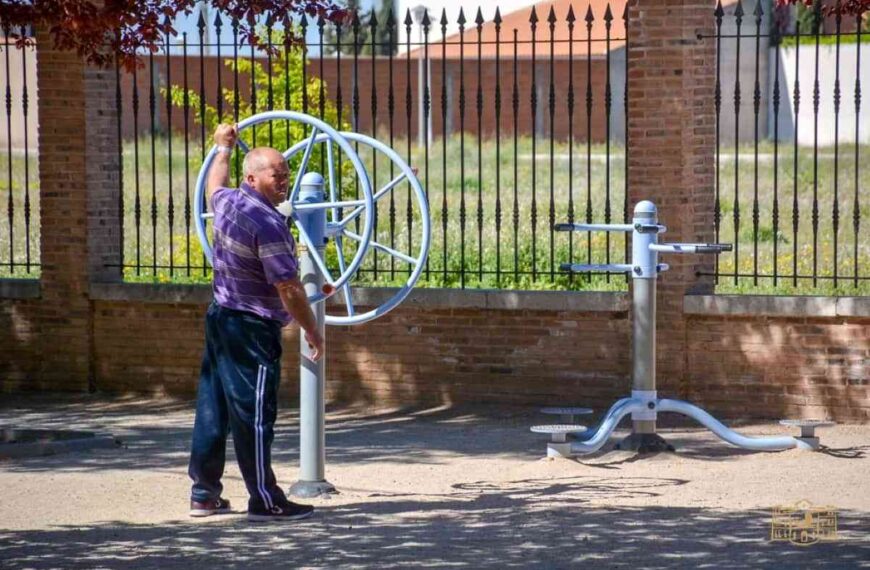 Talleres de Risoterapia y Senderismo Urbano para adultos mayores en Tomelloso
