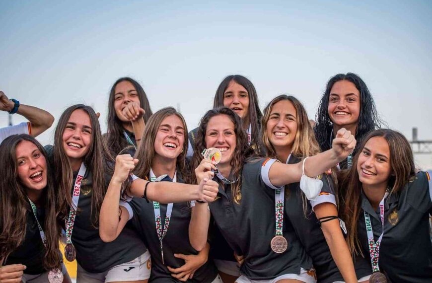 La herenciana Paula Moya bronce con la Selección Española de Balonmano Playa medalla de bronce en Varna