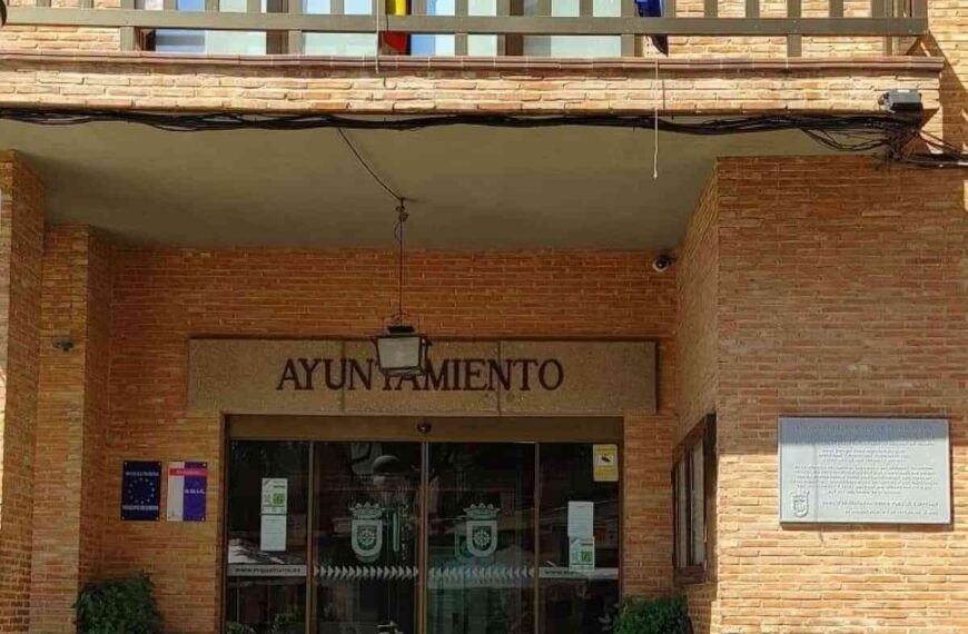 Convocadas bolsas de trabajo para docentes y de auxiliar de clínica en Miguelturra