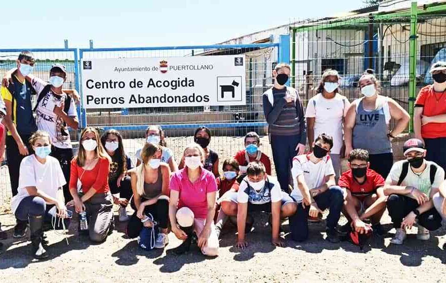 Chicos y chicas de Pinardi Puertollano visitaron las instalaciones de la protectora de animales “Huellas”