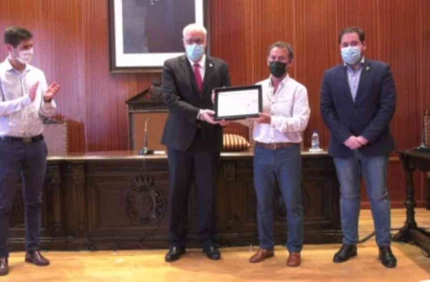 Por su jubilación Santos Ruiz y Miguel Márquez reciben homenaje del Ayto. de Manzanares