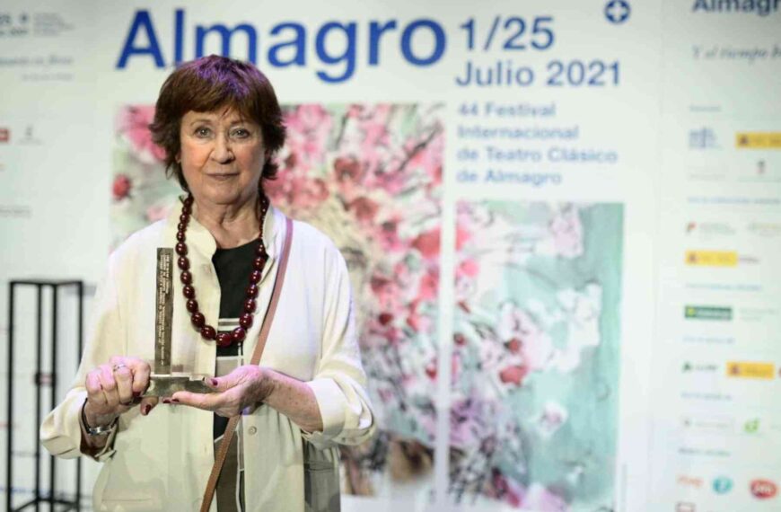 La actriz Julieta Serrano recibe con gran emoción el XXI Premio Corral de Comedias