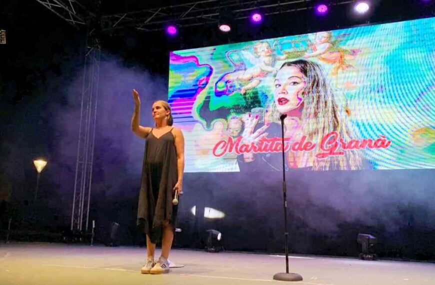 Martita de Graná cautiva al público tomellosero en la primera noche del Certamen de Monólogos de Humor