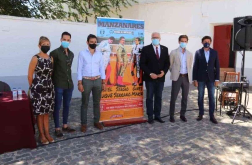 Atractivo cartel de la feria taurina de Manzanares con motivo de la feria y fiestas 2021