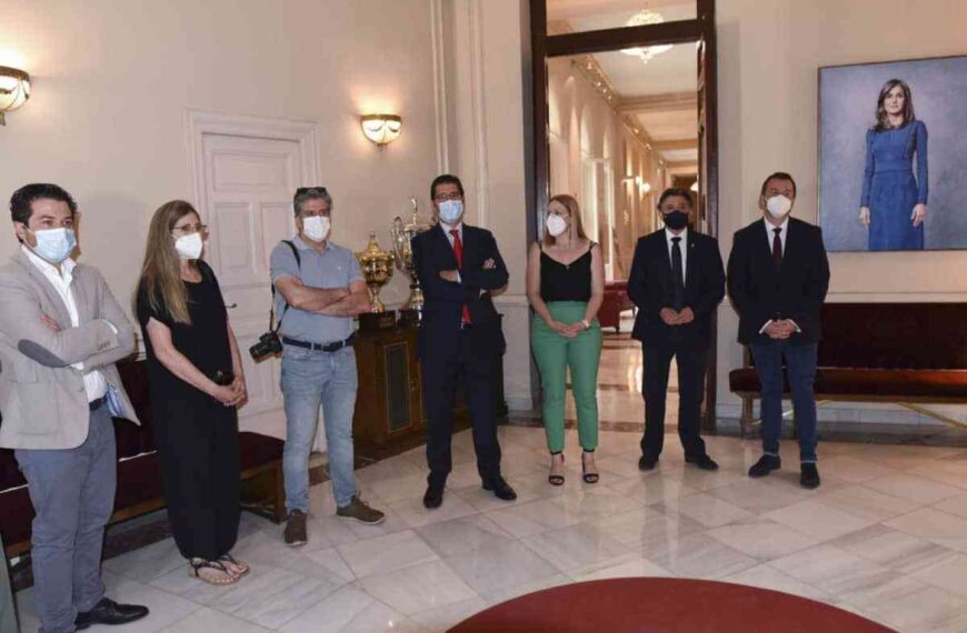 Reyes de España presiden la antesala de presidencia y salón de plenos de la Diputación de Ciudad Real