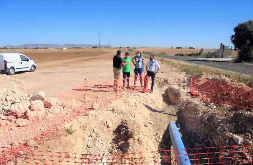 Renovado más de medio kilómetro de la conducción que abastece de agua a Herencia desde el pozo Palancas