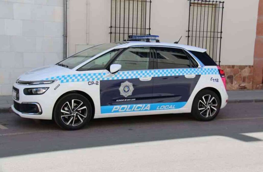 La Policía Local de Alcázar de San Juan detiene a una persona por robo en un establecimiento e identifica a un segundo individuo