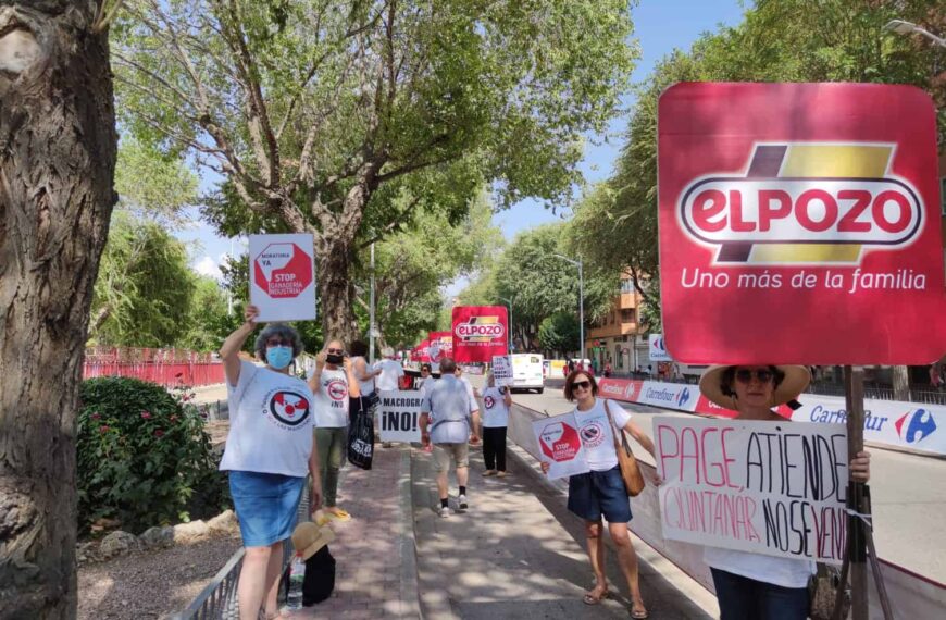 Stop Macrogranjas CLM le da la bienvenida a la vuelta ciclista pero se opone a patrocinadores como ELPOZO