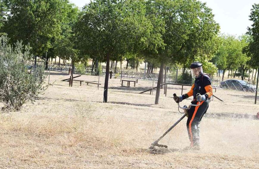 Desbrozados 150.000 metros cuadrados de zonas periféricas y periurbanas de Puertollano para prevenir incendios
