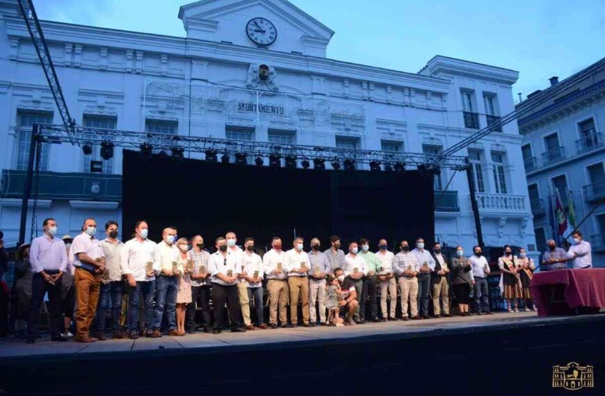 30 agricultores que participaron en la desinfección de las calles de Tomelloso recibieron el título de “Vendimiador del año”