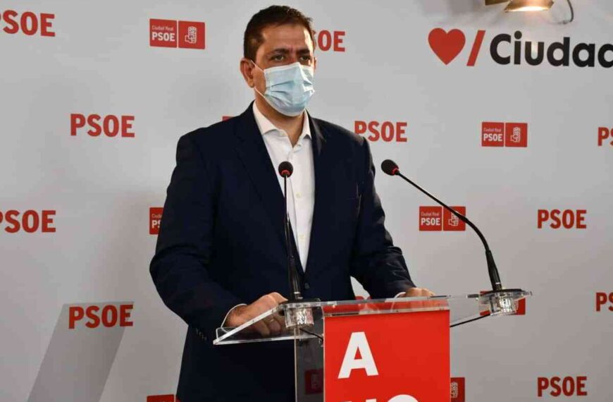 Bolaños: “Estamos verdaderamente sorprendidos de que en un supuesto acto de apoyo a la Constitución se pisotee la esencia de esta y de la democracia, como es el respeto a la mayoría a la hora de elegir el gobierno de España”