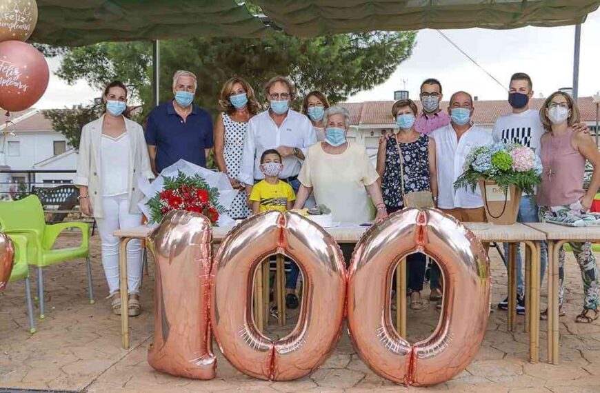 Ramona Usero Poyatos comparte en la Residencia ‘El Pinar’ sus cien años de vida en plenas facultades