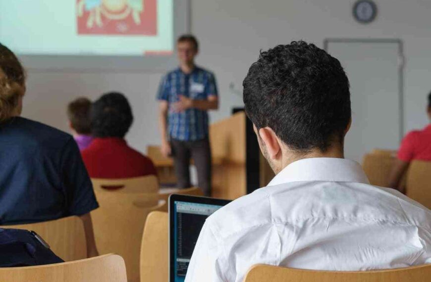 La UCLM convoca 28 becas de excelencia para estudiantes de másteres oficiales en el curso 2021/2022