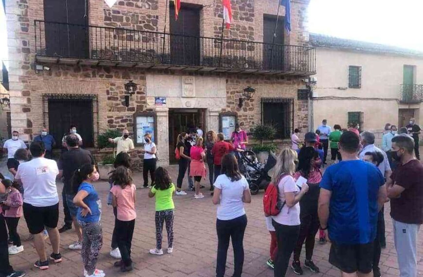 La población de Granátula de Calatrava, pueblo de origen volcánico, se vuelca con los afectados por la erupción de La Palma