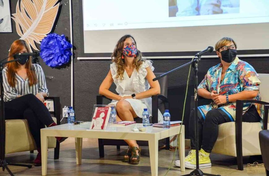 Presentado el libro “Más de mí misma” de María Matamoros en la Biblioteca Municipal de Tomelloso
