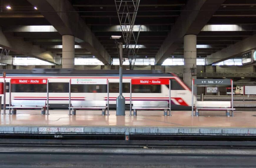 Renfe ofrece autobús por las lluvias, pero discrimina a sus pasajeros al no ofrecer opciones accesible
