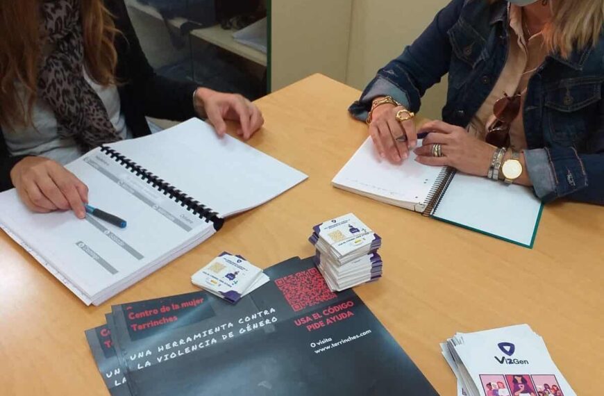 El Centro de la Mujer de Terrinches presenta la herramienta contra la violencia de género Vi2Gen en los IES del Campo de Montiel