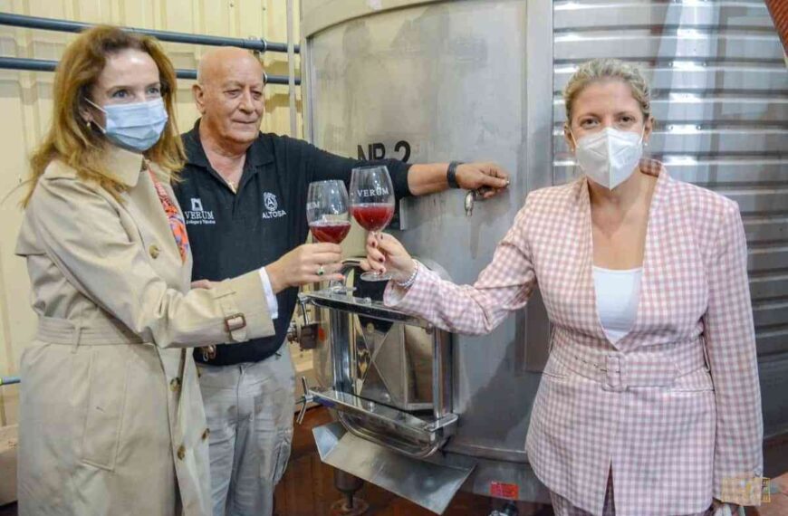 Bodegas Verum ha recibido la visita de la alcaldesa de Tomelloso, Inmaculada Jiménez