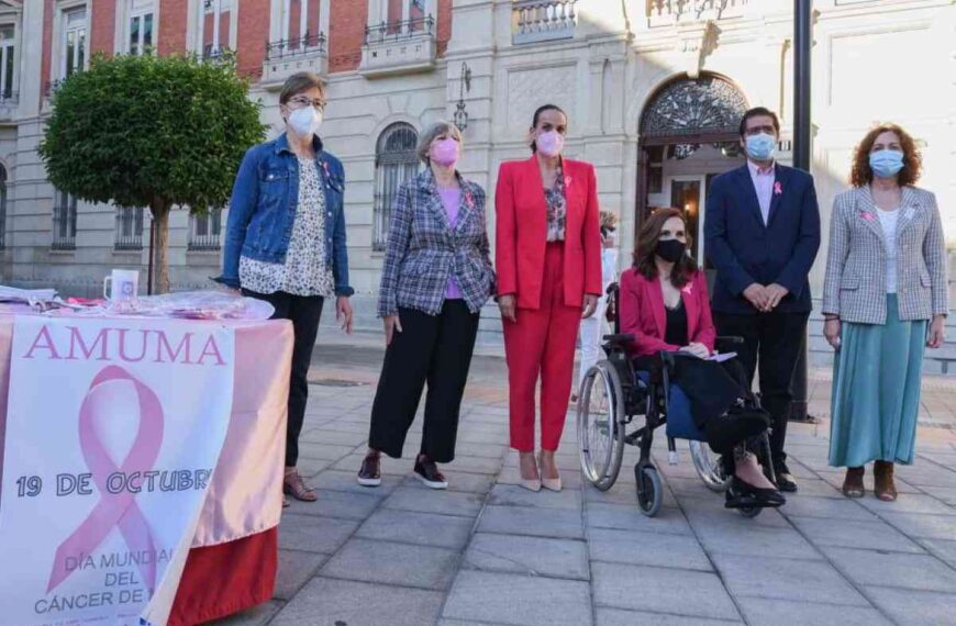 Caballero ha entregado colaboración económica a AMUMA en nombre de la corporación provincial