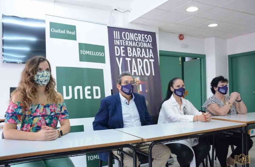 Inaugurado el III Congreso Internacional de Baraja y Tarot en la sede de la UNED de Tomelloso