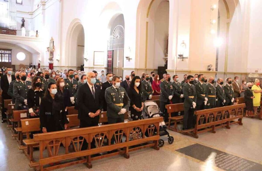 Corporación municipal de Manzanares acompaña este 12 de octubre a la Guardia Civil en el día de su patrona