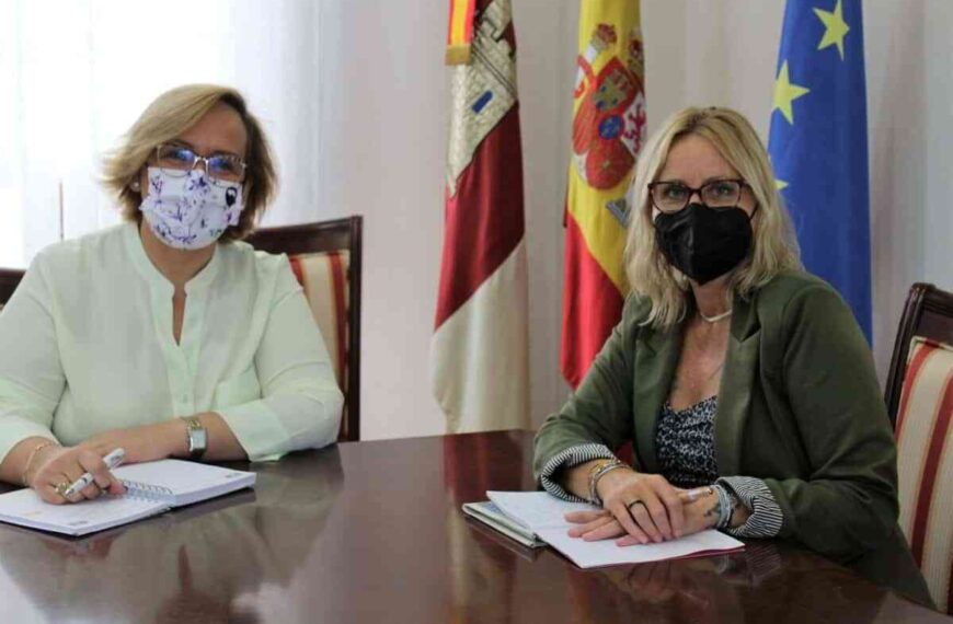 Mejoras en los servicios educativos y la Rehabilitación patrimonial destacan en la reunión del Gobierno regional y la alcaldesa de Santa Cruz de Mudela