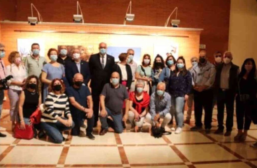 ‘Exposición = Iluminación x Tiempo’ en el hall del Gran Teatro de Manzanares