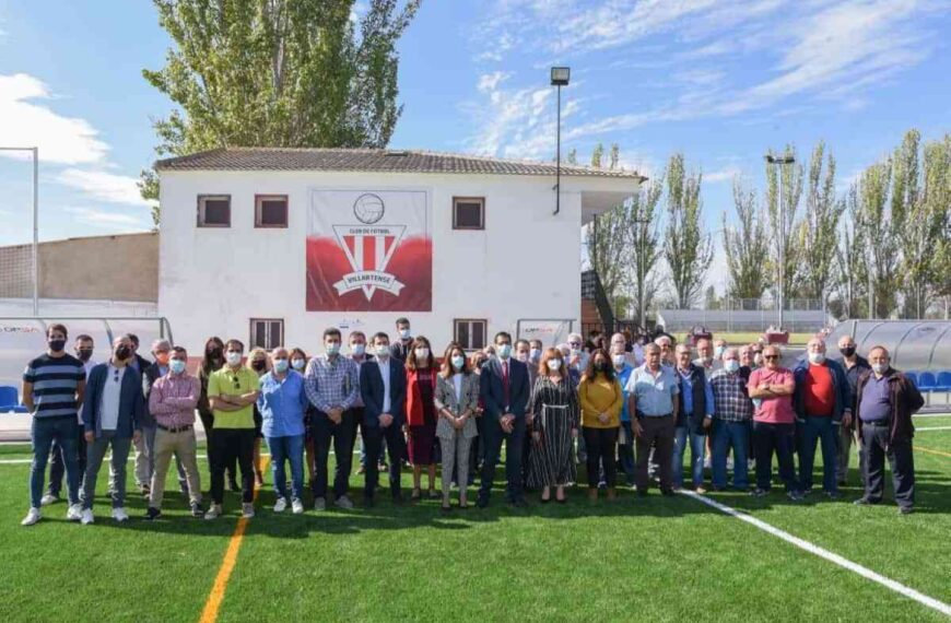 Reabre el campo de fútbol de Villarta de San Juan recién modernizado con una inversión de 150.000 euros