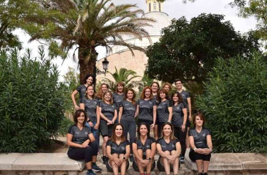 Mujeres del Club de Fondistas de Miguelturra reciben camiseta conmemorativa