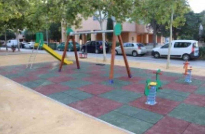 Rehabilitación del parque infantil del barrio del Nuevo Manzanares con una inversión cercana a 5.000 euros