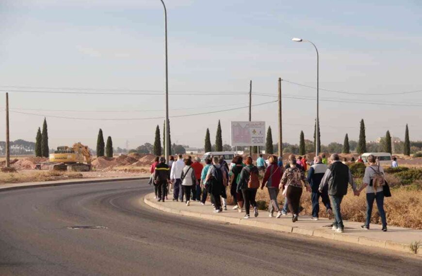 76 personas de Segunda Juventud participaron en un paseo de 4 kilómetros en Manzanares