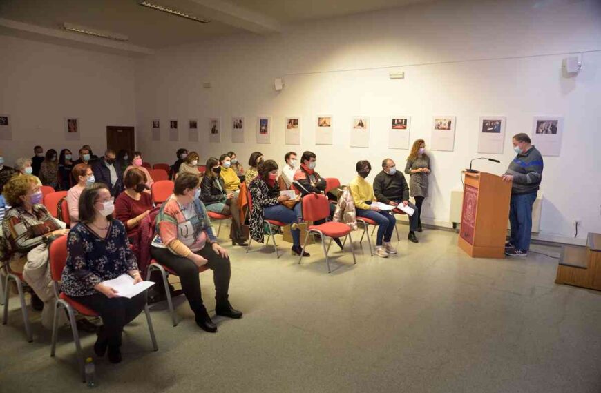 Isabel del Rey presenta en Argamasilla de Alba ‘Vuelos de Navidad con Alas de Papel’