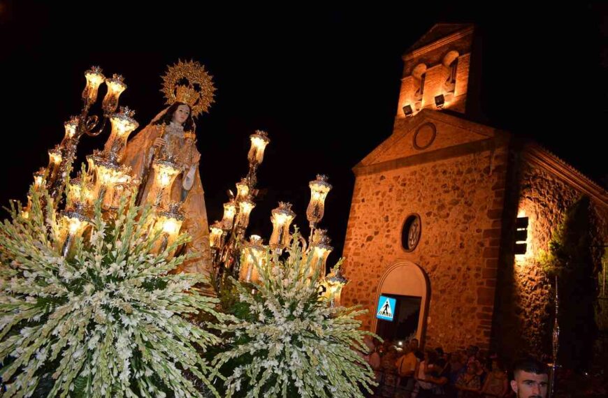 Procesión de la Virgen de Gracia por el XXV aniversario de su coronación el 8 de diciembre en Puertollano