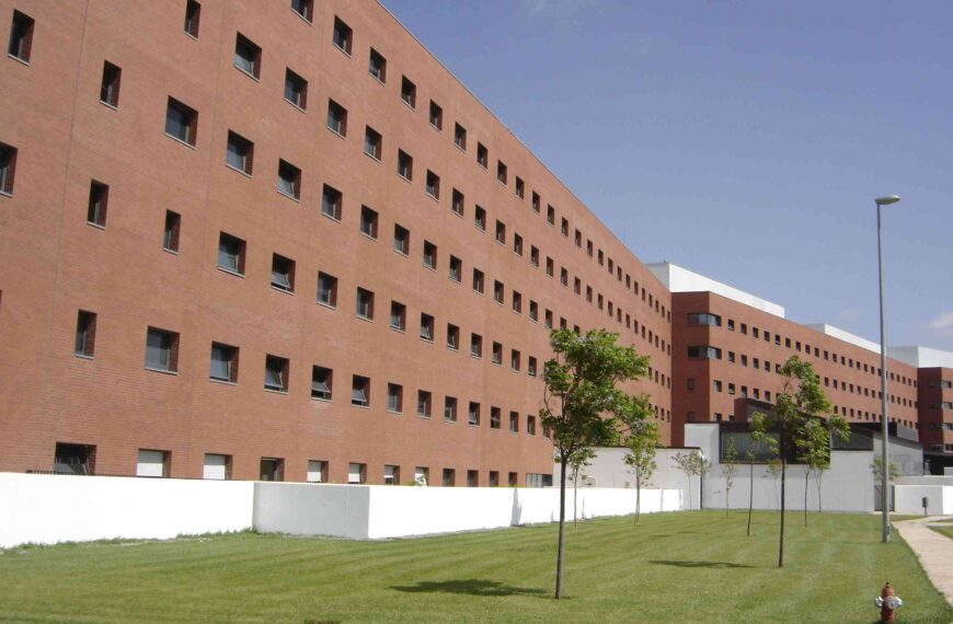 Estable la mujer herida por arma blanca en Ciudad Real después de un robo con violencia