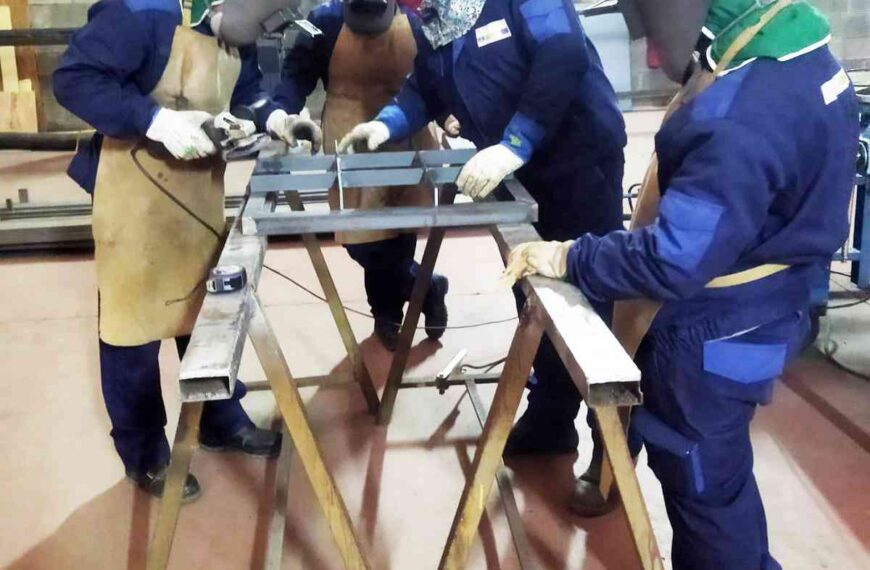 8 alumnos del programa Recual ‘Soldadura Puertollano 3’ mejoran el mobiliario urbano de la ciudad