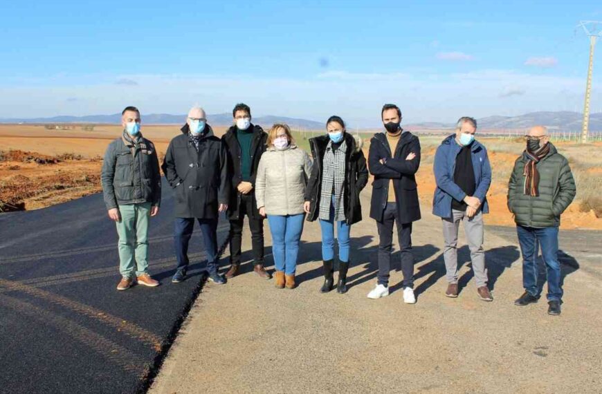 El Gobierno regional comenzó las obras en la carretera entre Villanueva de los Infantes y La Solana, con una inversión de 1,5 millones