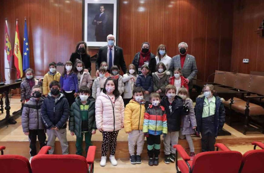 Alumnado de 1º de Primaria del colegio público ‘Altagracia’ visitó el pasado lunes el Ayuntamiento de Manzanares