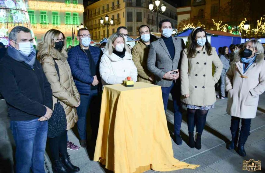 La alegría y colorido de la Navidad han llegado a Tomelloso con la inauguración de las fiestas