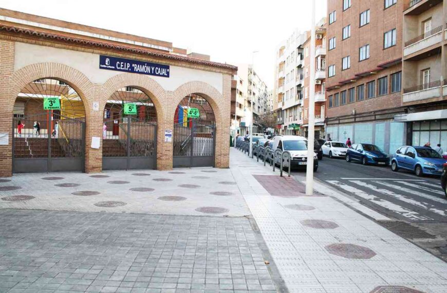 Camino seguro para el colegio Ramón y Cajal de Puertollano para garantizar la seguridad en el tránsito de los escolares