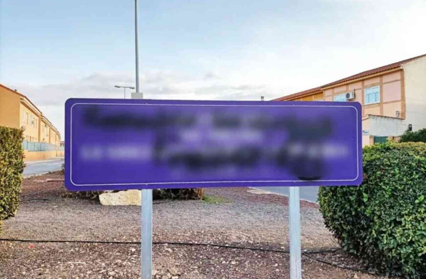 Condenan los  actos vandálicos en señales contra la violencia de género en Miguelturra