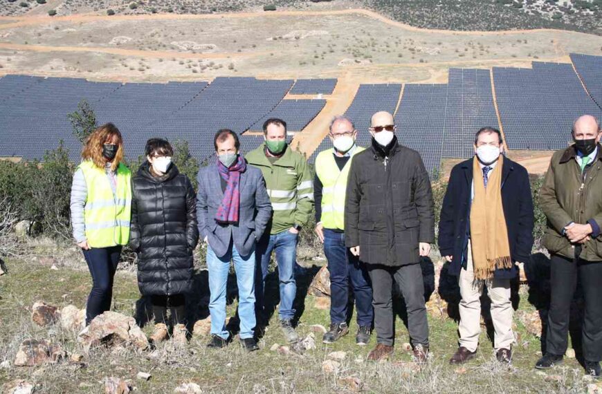 El alcalde de Puertollano visitó las obras de construcción de la planta de Iberdrola en el complejo industrial Fertiberia