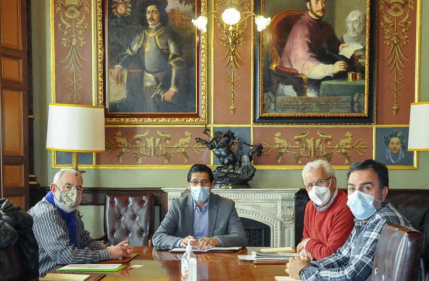 Asociaciones que buscan visibilizar e impulsar las vías verdes del territorio ciudadrealeño se han reunido con el presidente de la Diputación