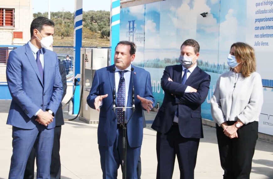 Pedro Sánchez, presidente del Gobierno de España, en su primera visita oficial a Puertollano visitó el Centro Nacional del Hidrógeno