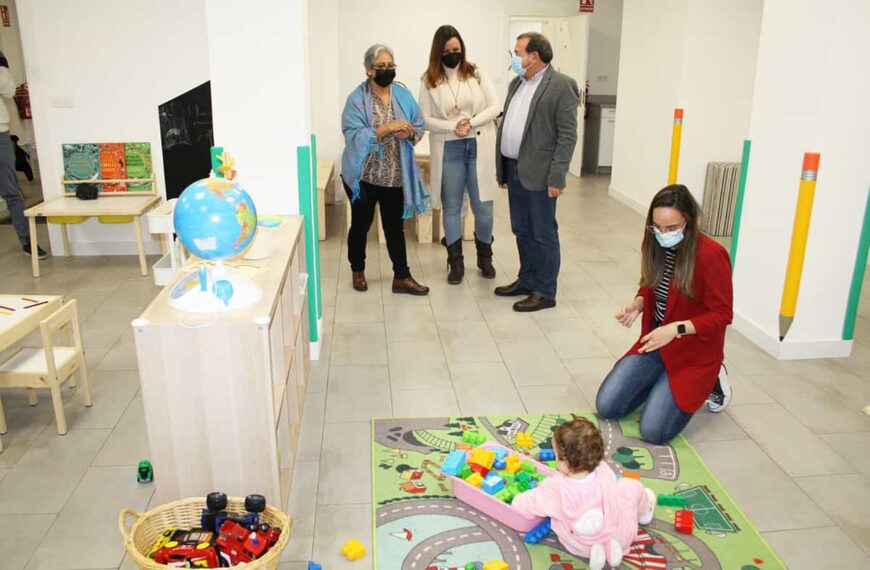 El centro infantil “Emocionna” ha recibido la visita del alcalde de Puertollano, Adolfo Muñiz
