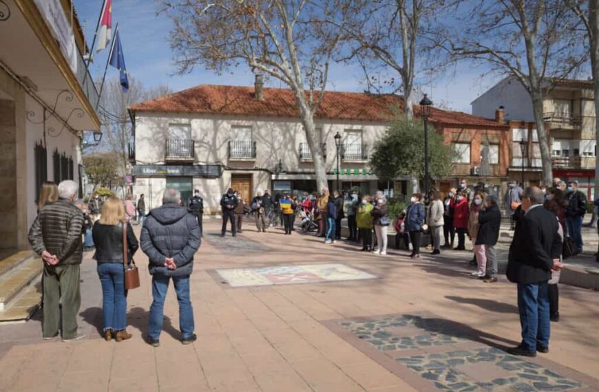 Argamasilla de Alba se concentra en solidaridad y apoyo al pueblo ucraniano